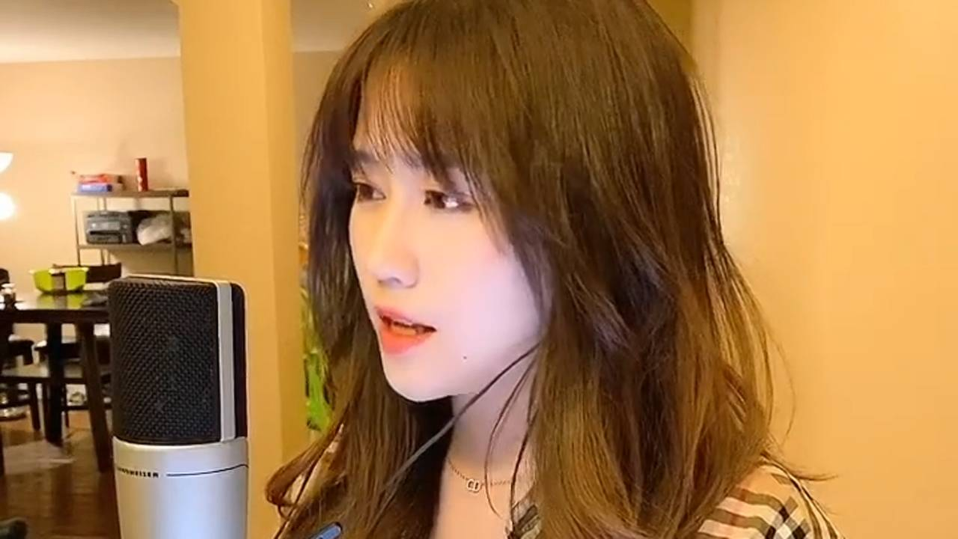 女孩低调翻唱《感谢你曾来过》,一开口竟是王者,网友:整挺好嘿!